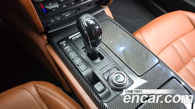 Maserati Quattroporte 2018 — photo 9