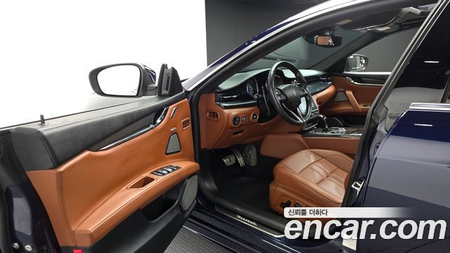 Maserati Quattroporte 2018 — photo 10