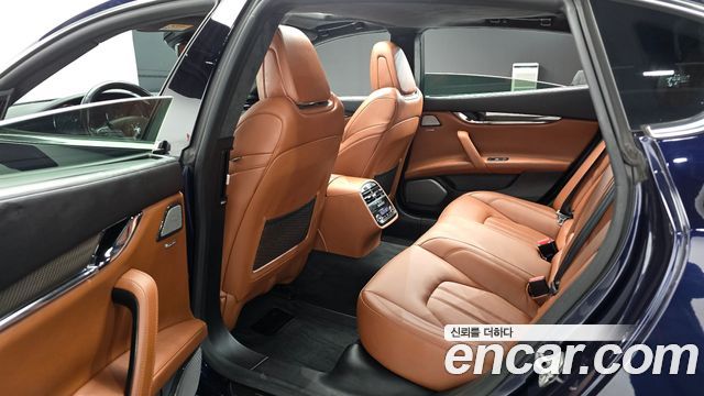 Maserati Quattroporte 2018 — photo 11
