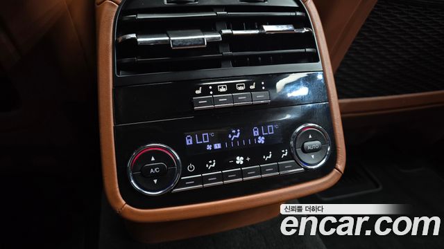 Maserati Quattroporte 2018 — photo 19