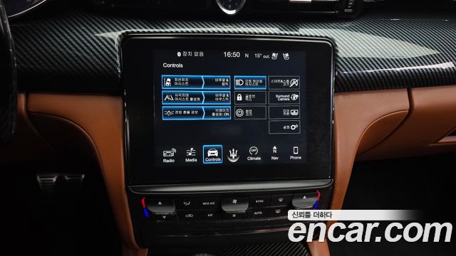 Maserati Quattroporte 2018 — photo 20