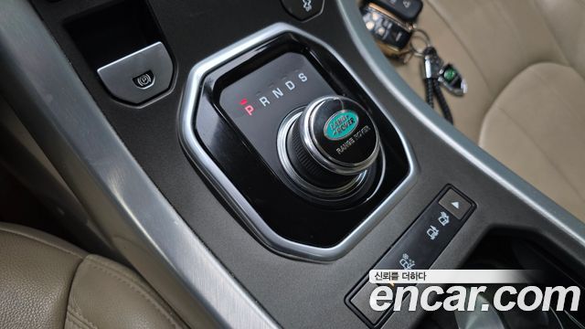 Land Rover Range Rover Evoque 2018 — photo 9