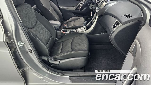 Hyundai AVANTE 2012 — photo 12