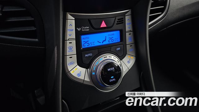 Hyundai AVANTE 2012 — photo 18