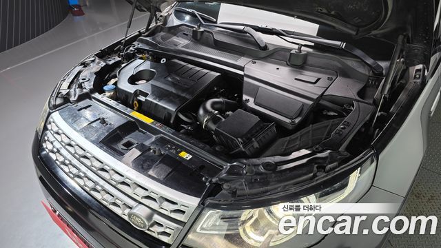 Land Rover Discovery Sport 2017 — photo 6