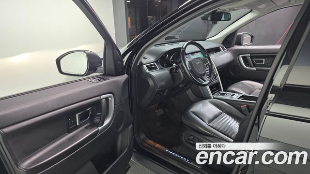 Land Rover Discovery Sport 2017 — photo 10