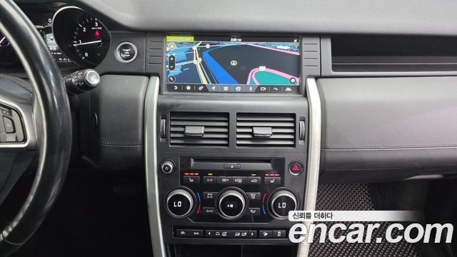 Land Rover Discovery Sport 2017 — photo 14