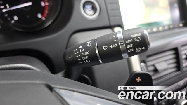 Land Rover Discovery Sport 2017 — photo 16