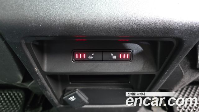 Land Rover Discovery Sport 2017 — photo 17