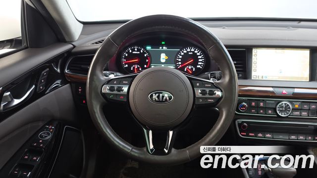 Kia K7 2017 — photo 18