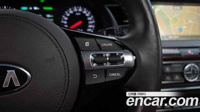 Kia K7 2017 — photo 22