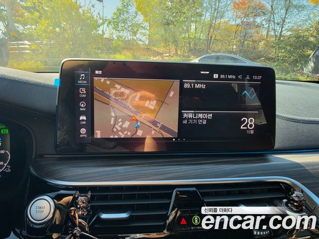 BMW 5-Series 2021 — photo 8