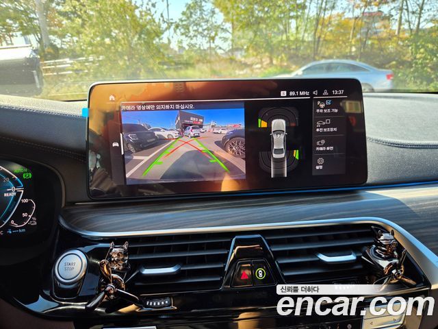BMW 5-Series 2021 — photo 9