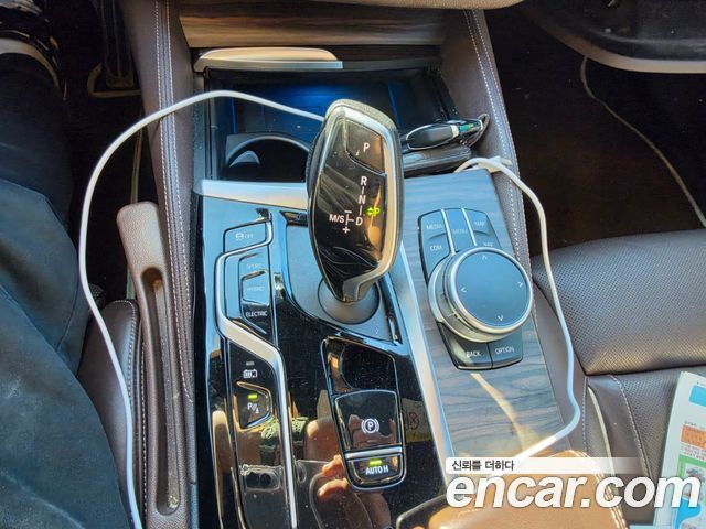 BMW 5-Series 2021 — photo 11