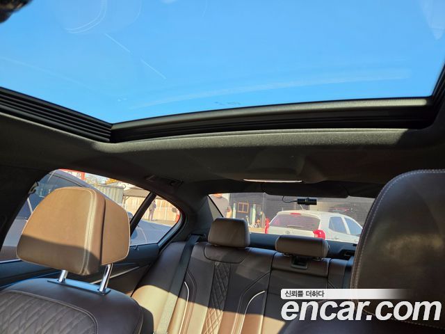 BMW 5-Series 2021 — photo 13