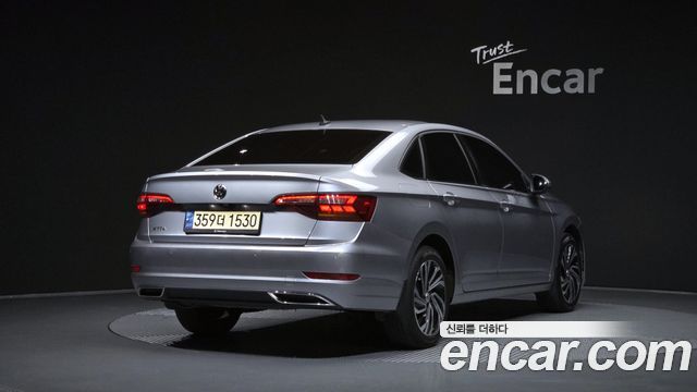 Volkswagen Jetta 2021 — photo 2