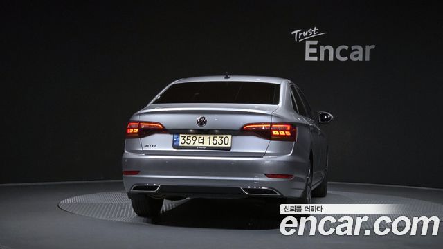 Volkswagen Jetta 2021 — photo 4