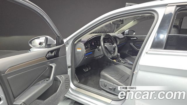 Volkswagen Jetta 2021 — photo 13