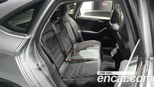 Volkswagen Jetta 2021 — photo 17