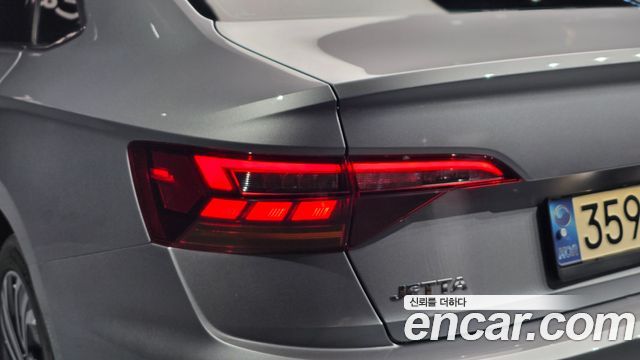 Volkswagen Jetta 2021 — photo 9