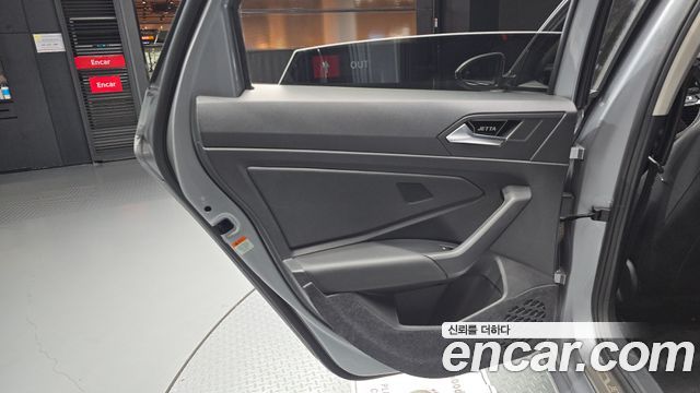 Volkswagen Jetta 2021 — photo 15