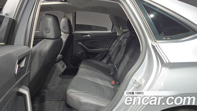 Volkswagen Jetta 2021 — photo 16