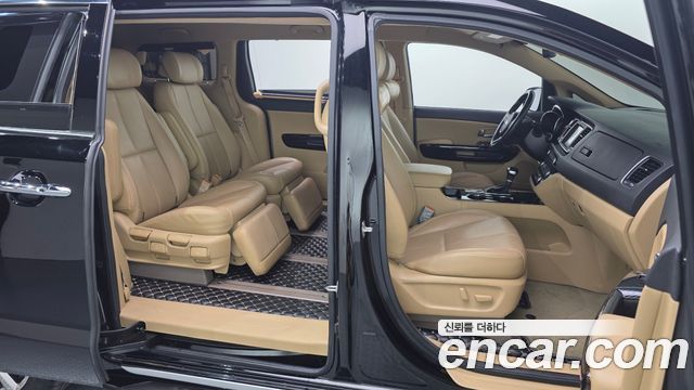Kia Canival 2019 — photo 24