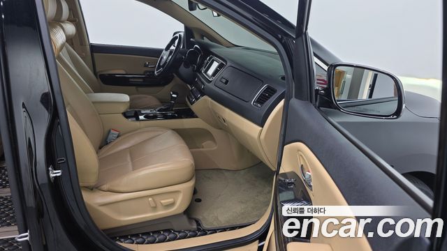Kia Canival 2019 — photo 16