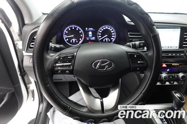 Hyundai AVANTE 2019 — photo 15