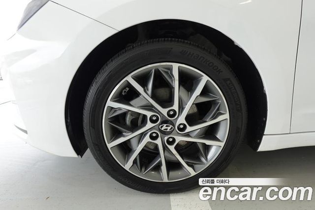 Hyundai AVANTE 2019 — photo 19