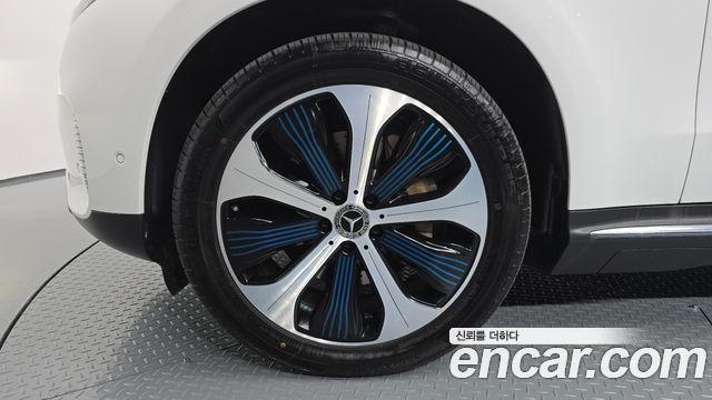 Mercedes-Benz EQC 2020 — photo 5