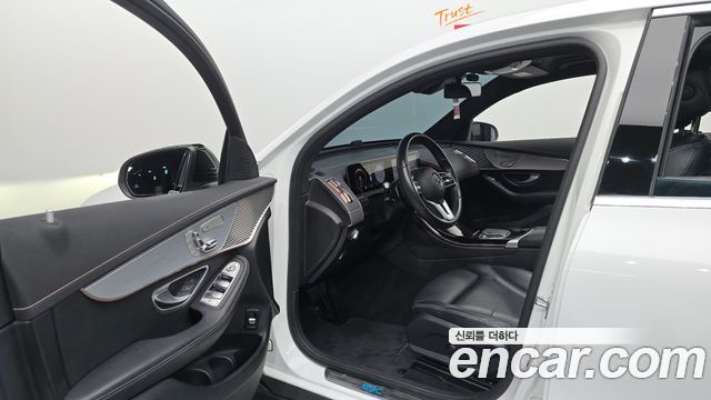 Mercedes-Benz EQC 2020 — photo 13