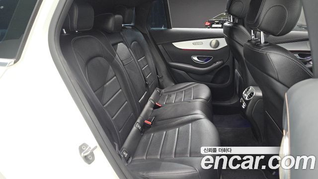 Mercedes-Benz EQC 2020 — photo 17