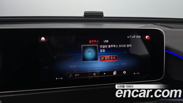 Mercedes-Benz EQC 2020 — photo 22