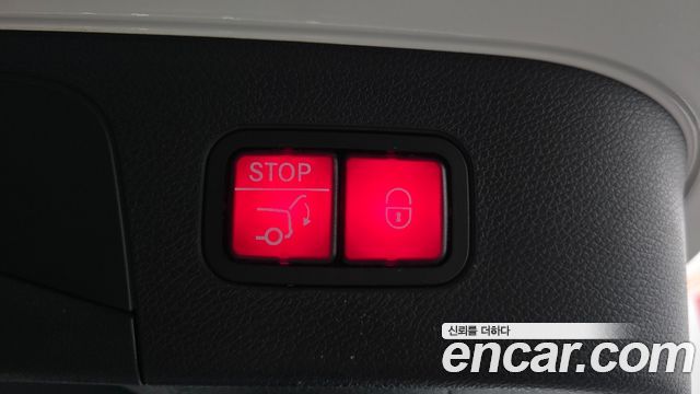 Mercedes-Benz EQC 2020 — photo 26