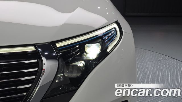 Mercedes-Benz EQC 2020 — photo 8