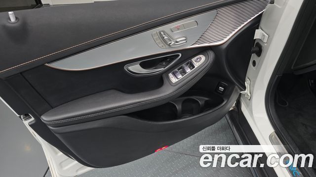 Mercedes-Benz EQC 2020 — photo 14