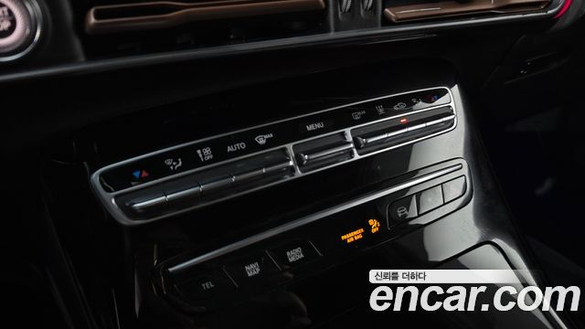 Mercedes-Benz EQC 2020 — photo 27