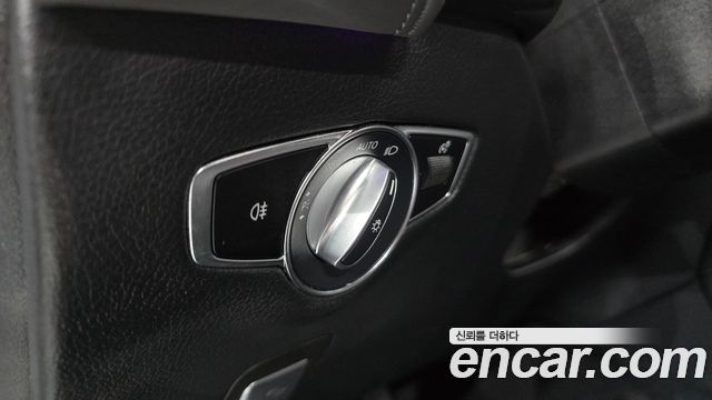 Mercedes-Benz EQC 2020 — photo 29