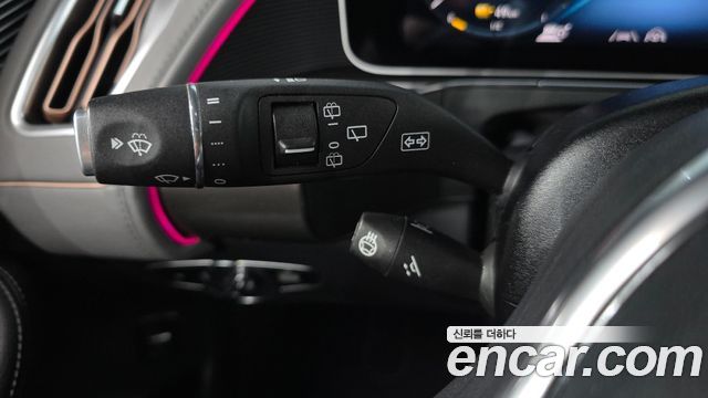 Mercedes-Benz EQC 2020 — photo 32