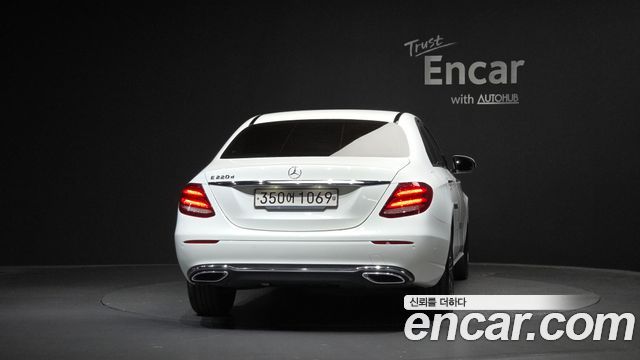 Mercedes-Benz E-Class 2020 — photo 4