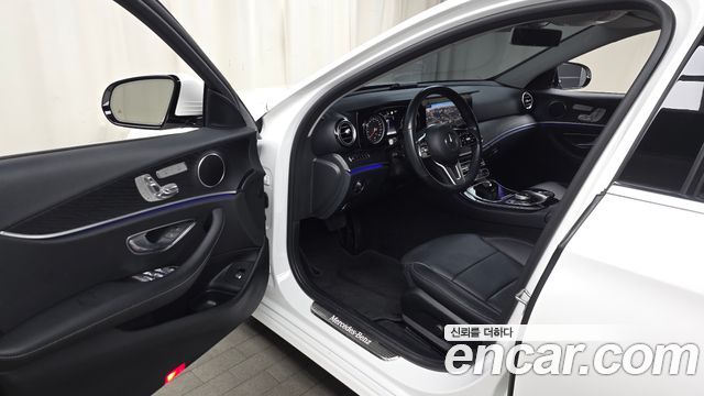 Mercedes-Benz E-Class 2020 — photo 13
