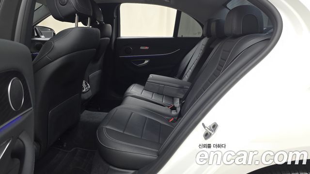 Mercedes-Benz E-Class 2020 — photo 18