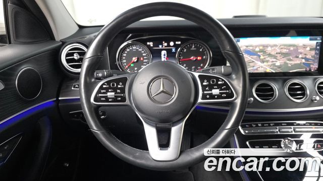 Mercedes-Benz E-Class 2020 — photo 19