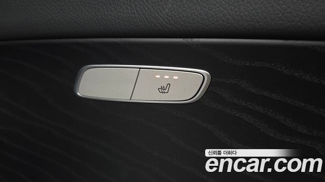 Mercedes-Benz E-Class 2020 — photo 24