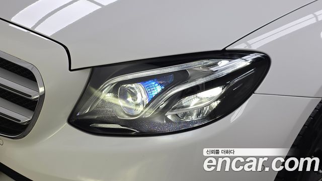 Mercedes-Benz E-Class 2020 — photo 8