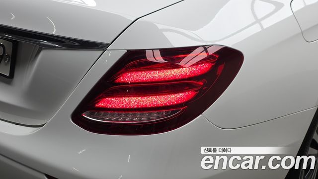 Mercedes-Benz E-Class 2020 — photo 9