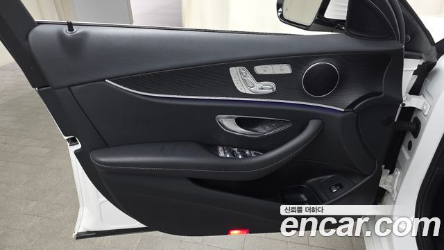 Mercedes-Benz E-Class 2020 — photo 14