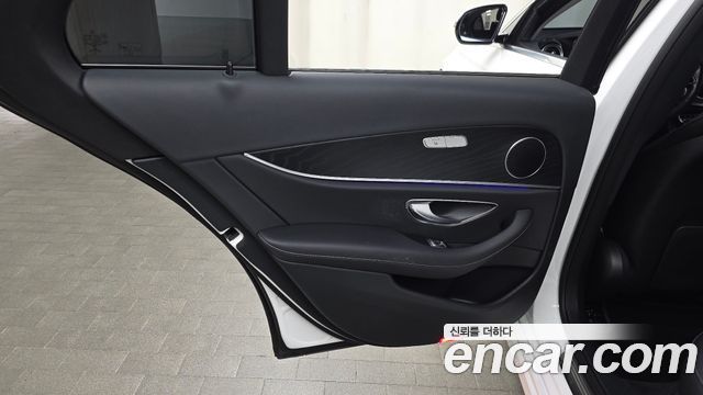 Mercedes-Benz E-Class 2020 — photo 15