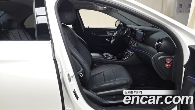 Mercedes-Benz E-Class 2020 — photo 16
